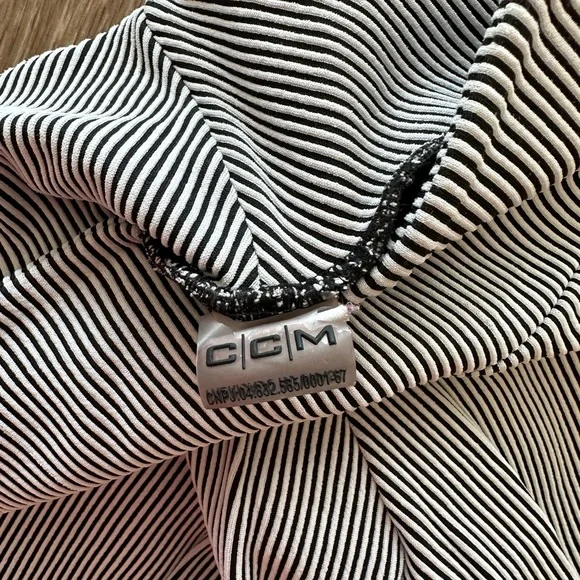 CCM Cropped Workout Pants (Brazil) - Picture 2 of 2